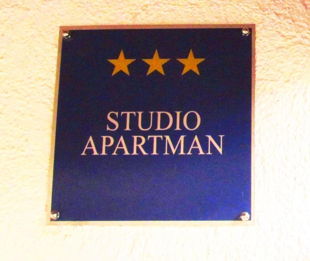 Center Studio Apartment Pula Exterior photo