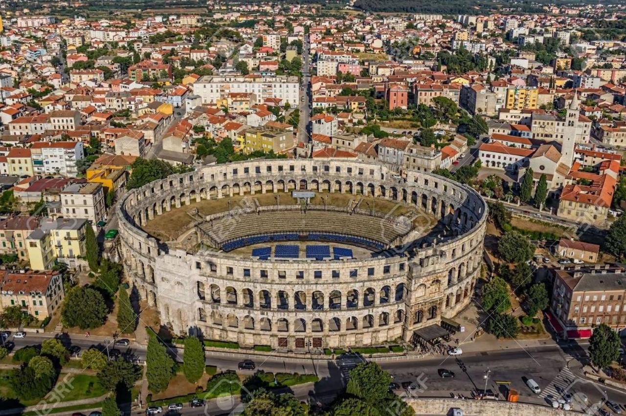 Center Studio Apartment Pula Exterior photo